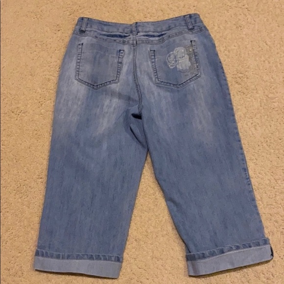 Baccini Cropped Jeans - Picture 9 of 13